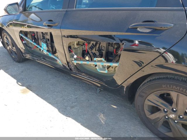 KMHLM4AG0PU459693 Hyundai ELANTRA SEL