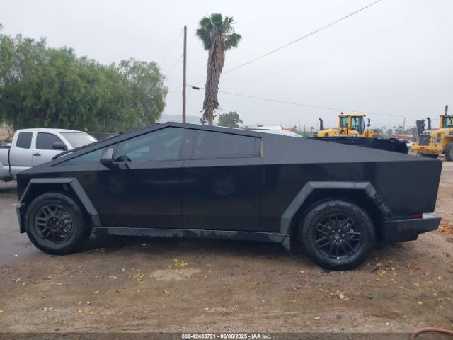 7G2CEHED6RA048460 Tesla Cybertruck All-wheel Drive