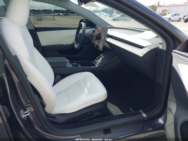 2025 TESLA MODEL 3 5YJ3E1EA7SF940208 Photo 4