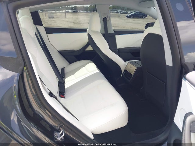 2025 TESLA MODEL 3 5YJ3E1EA7SF940208 Photo 7