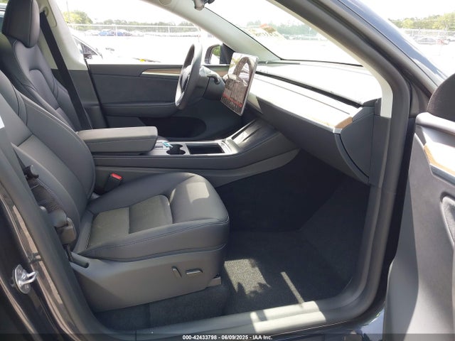 2025 TESLA MODEL Y 7SAYGDED8SA371543 Photo 4