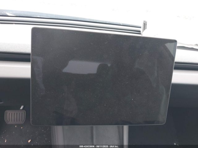 5YJ3E1EAXRF743950 Tesla MODEL 3