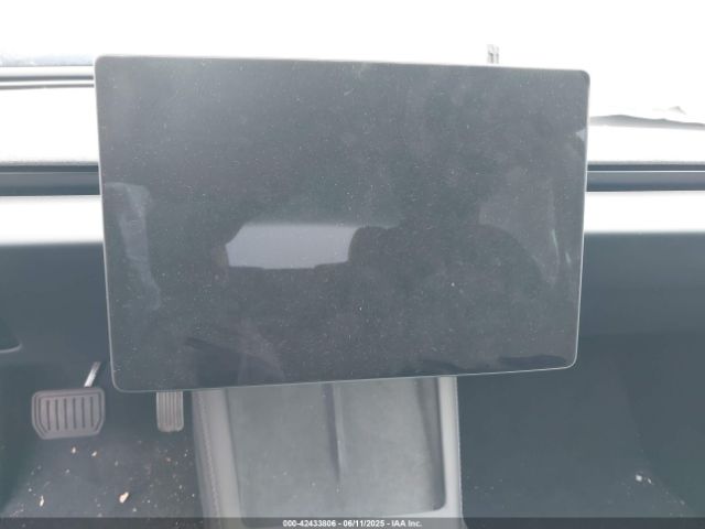 5YJ3E1EAXRF743950 Tesla MODEL 3