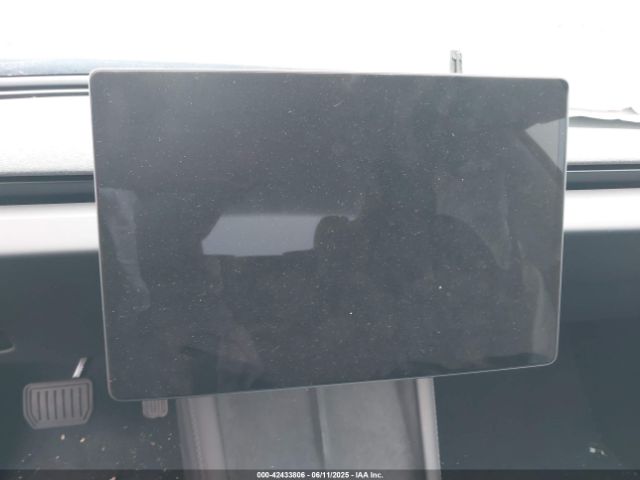 5YJ3E1EAXRF743950 Tesla MODEL 3
