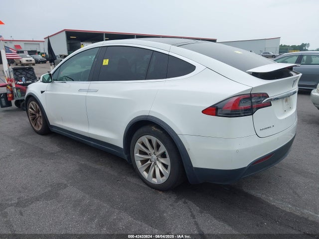 2017 TESLA MODEL X 5YJXCDE25HF052244 Photo 2