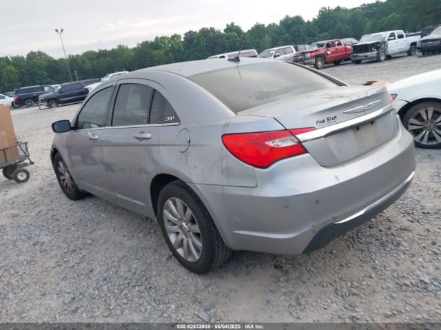 2013 CHRYSLER 200 1C3CCBBB2DN570108 Photo 2