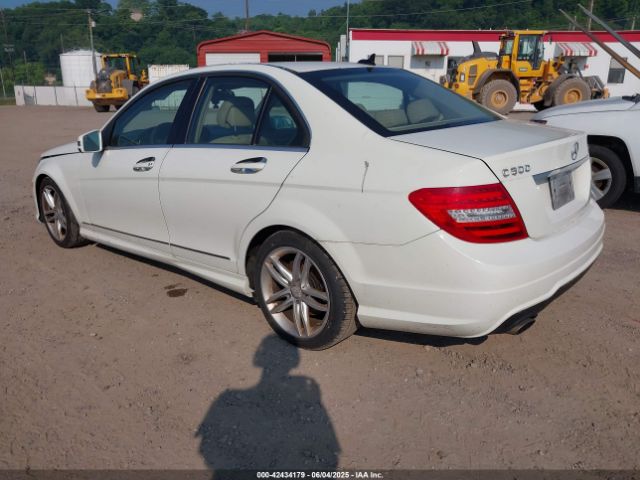 2012 MERCEDES-BENZ C 300 WDDGF8BB9CR192101 Photo 2