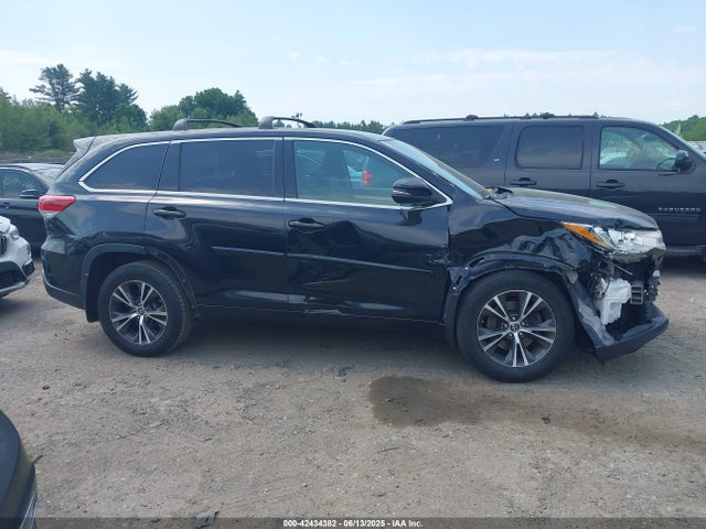 Toyota Highlander Le 2018 5TDBZRFH1JS896257 Image 14