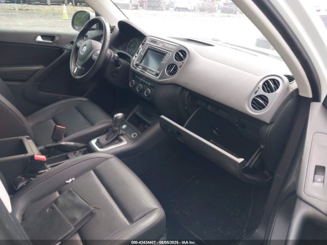 WVGAV7AXXHW508104 Volkswagen Tiguan 2.0t S