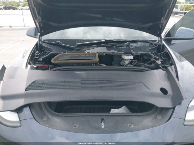 5YJYGDEE1LF009211 Tesla Model Y
