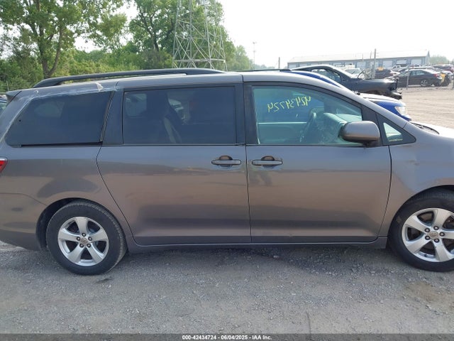 Toyota Sienna Le 8 Passenger 2017 5TDKZ3DC5HS806235 Image 13
