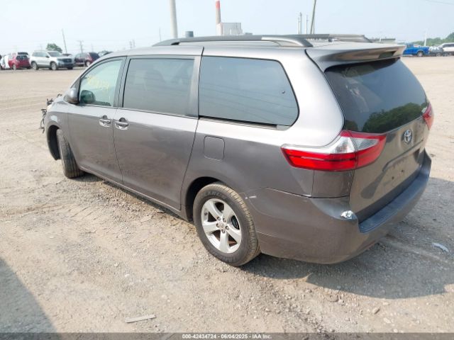 2017 TOYOTA SIENNA 5TDKZ3DC5HS806235 Photo 2