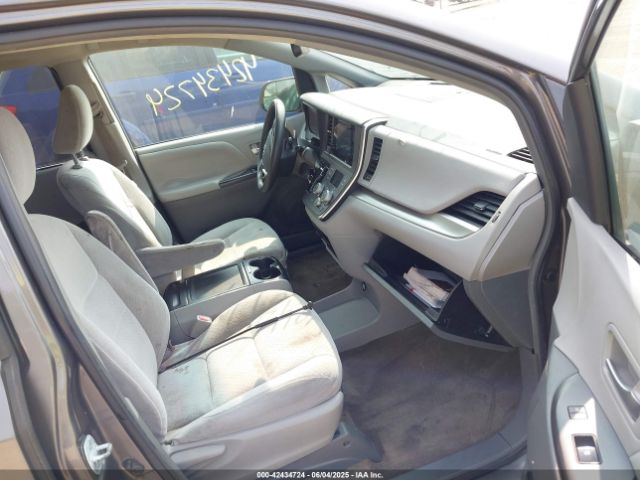 2017 TOYOTA SIENNA 5TDKZ3DC5HS806235 Photo 4