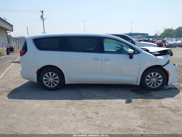 Chrysler 2017 2017 2C4RC1DG4HR533711 Image 13