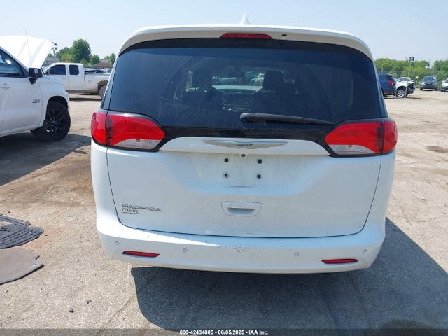 Chrysler 2017 2017 2C4RC1DG4HR533711 Image 16