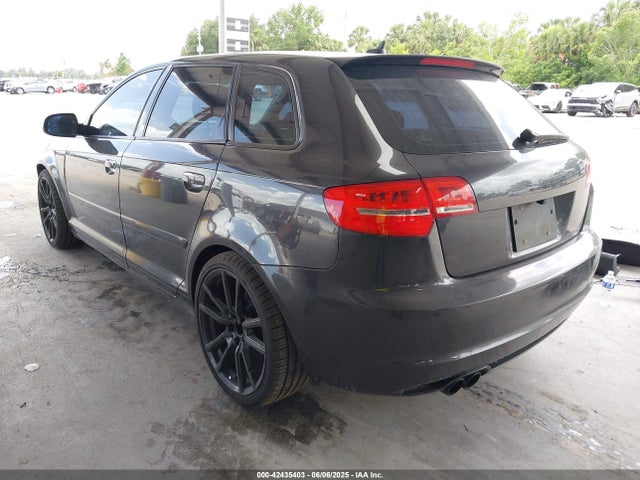2011 AUDI A3 WAUBEAFM9BA016587 Photo 2