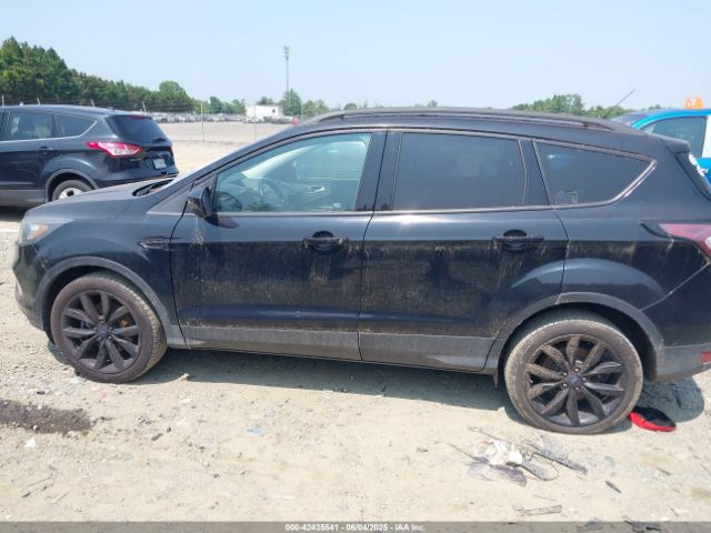 1FMCU9GD0JUB01561 Ford ESCAPE SE