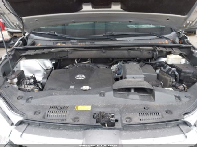 2019 TOYOTA HIGHLANDER 5TDKZRFH8KS552538 Photo 9