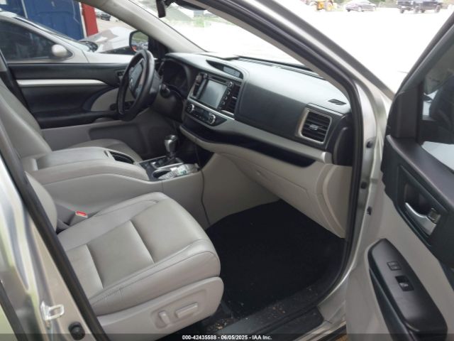 2019 TOYOTA HIGHLANDER 5TDKZRFH8KS552538 Photo 4
