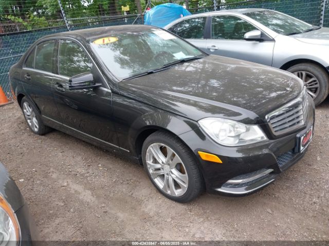 2013 MERCEDES-BENZ C 300 WDDGF8AB2DR274240