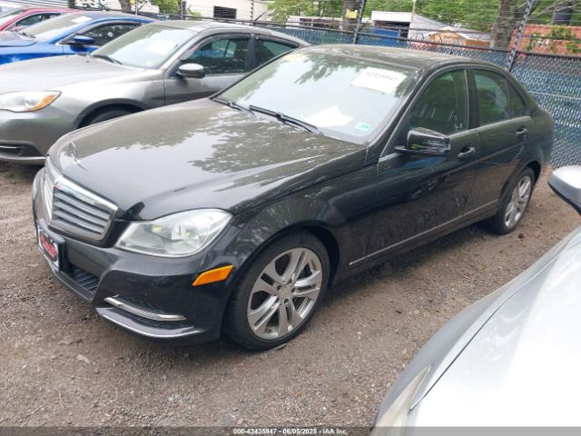 2013 MERCEDES-BENZ C 300 WDDGF8AB2DR274240 Photo 1