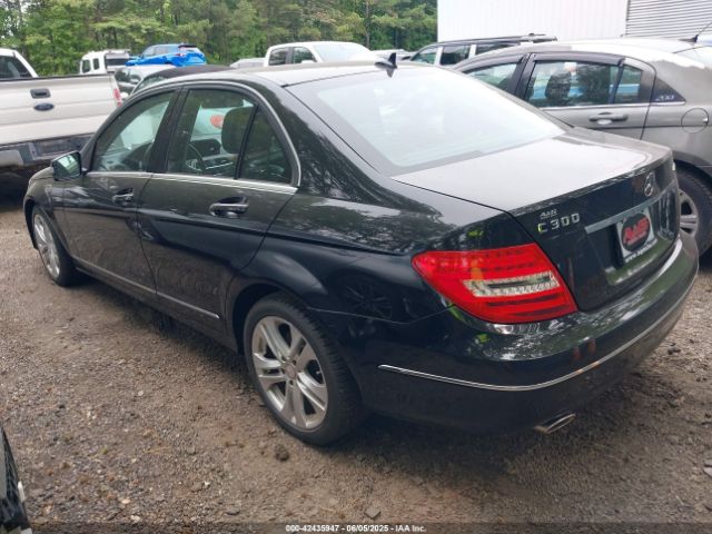 2013 MERCEDES-BENZ C 300 WDDGF8AB2DR274240 Photo 2