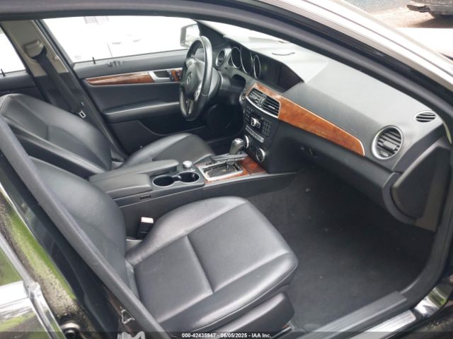 2013 MERCEDES-BENZ C 300 WDDGF8AB2DR274240 Photo 4