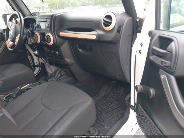 1C4BJWDG7JL895132 Jeep Wrangler Jk Unlimited Sport 4x4