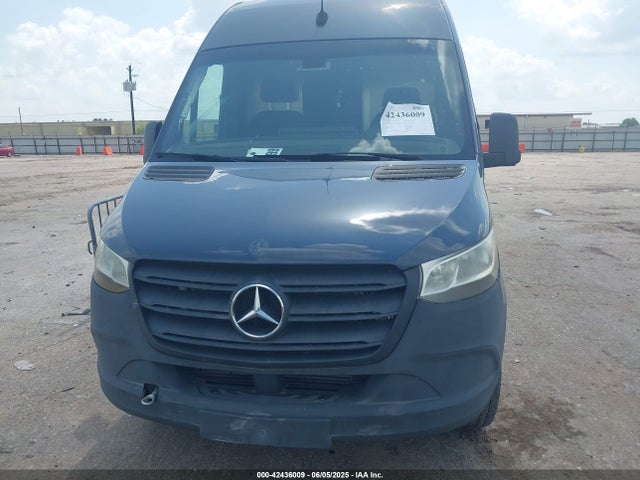 WD4PF0CD7KP061020 Mercedes-Benz om 642 with brake assist