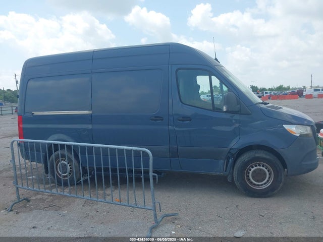 WD4PF0CD7KP061020 Mercedes-Benz om 642 with brake assist