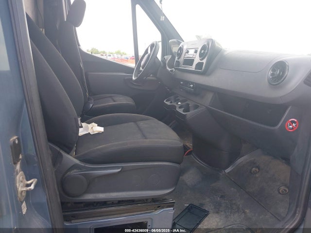 WD4PF0CD7KP061020 Mercedes-Benz om 642 with brake assist