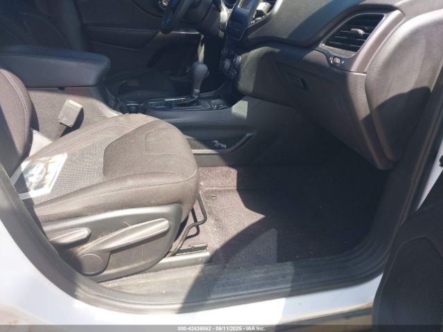 2019 JEEP CHEROKEE 1C4PJLCB8KD164599 Photo 4