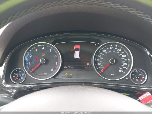 2011 VOLKSWAGEN TOUAREG WVGFF9BPXBD006399 Photo 6