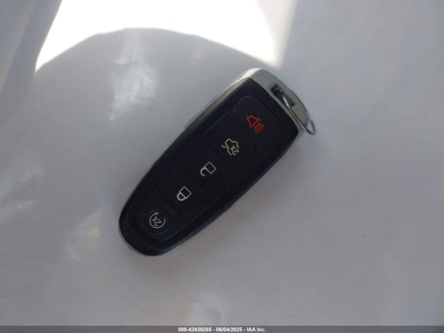 1FMCU0J94JUB26110 Ford Escape Titanium