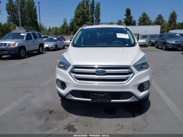 1FMCU0J94JUB26110 Ford Escape Titanium