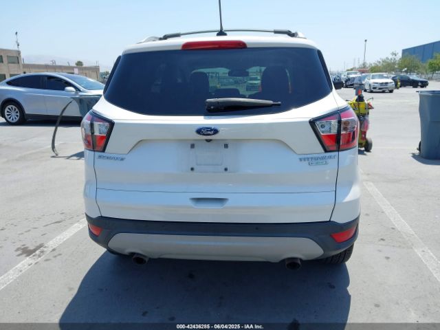 1FMCU0J94JUB26110 Ford Escape Titanium