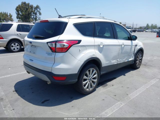 1FMCU0J94JUB26110 Ford Escape Titanium