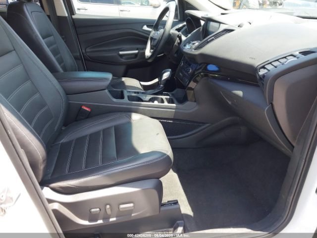 1FMCU0J94JUB26110 Ford Escape Titanium