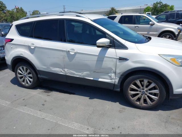 1FMCU0J94JUB26110 Ford Escape Titanium