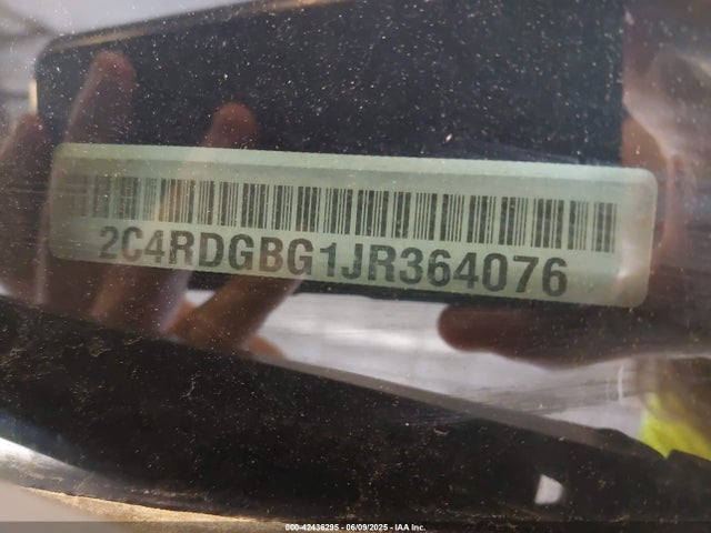 2C4RDGBG1JR364076 Dodge Grand Caravan Se
