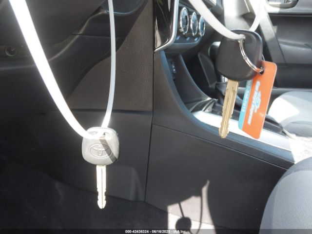 5YFBURHE4HP598340 Toyota COROLLA L