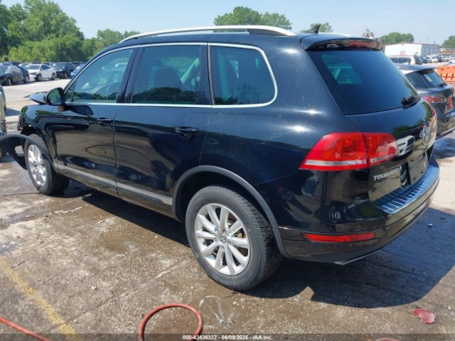 2014 VOLKSWAGEN TOUAREG WVGEF9BPXED012395 Photo 2