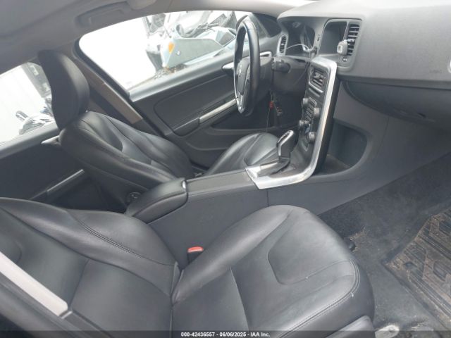 YV1612SB7F1208813 Volvo V60 T5 Premier