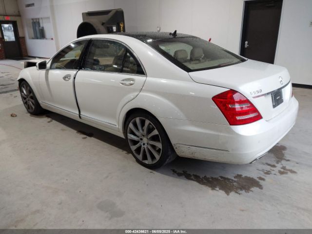 2013 MERCEDES-BENZ S 550 WDDNG7DB8DA493289 Photo 2