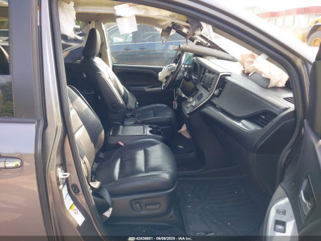 2019 TOYOTA SIENNA 5TDEZ3DC9KS215829 Photo 4