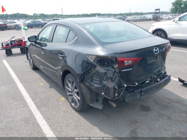 2018 MAZDA MAZDA3 3MZBN1V33JM202071 Photo 2
