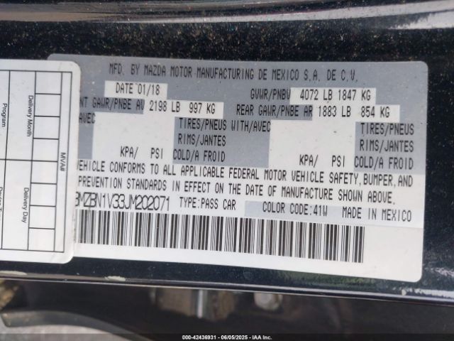 2018 MAZDA MAZDA3 3MZBN1V33JM202071 Photo 8