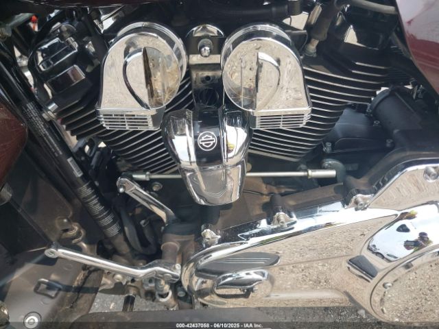 2022 HARLEY-DAVIDSON FLHX 1HD1KBC10NB609744 Photo 8