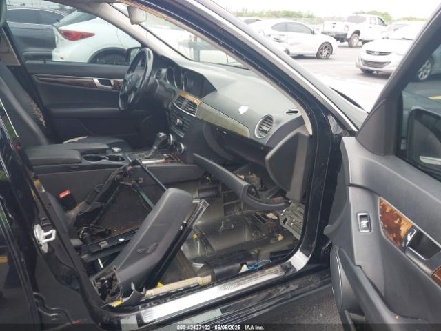 2012 MERCEDES-BENZ C 300 WDDGF8BB3CF909092 Photo 4