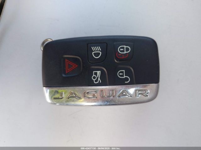 2019 JAGUAR XE SAJAD4FX1KCP50191 Photo 10
